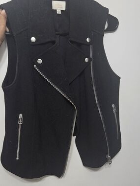 Aritzia Wilfred Free Black Sleeveless Moto Vest